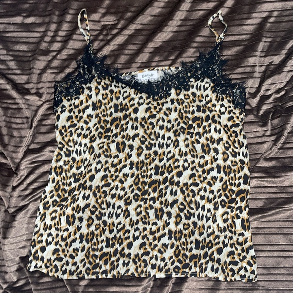 Leopard pattern tank